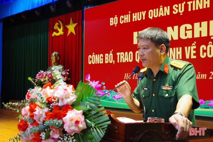 Thượng tá Nguyễn Bá Khánh thay mặt các cán bộ nhận quyết định đợt này phát biểu ý kiến. bqbht_br_anh-6.jpg