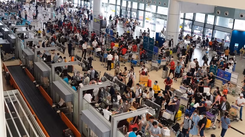 Nhiều đường bay đã kín chỗ và giá vé còn rất ít với giá rất cao. (Ảnh: PV/Vietnam+)