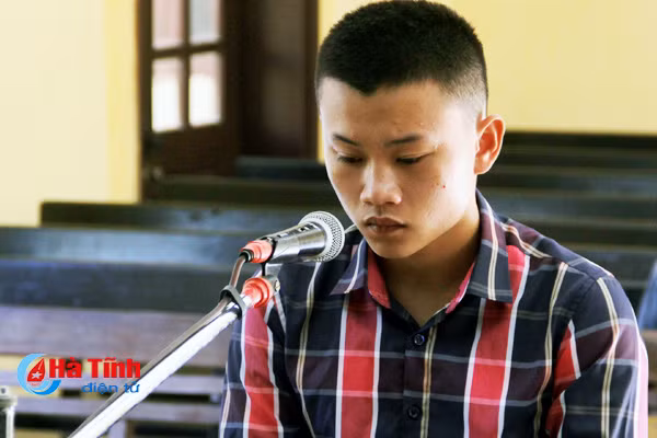 dung facebook lua chiem 38 trieu dong linh 30 thang tu treo