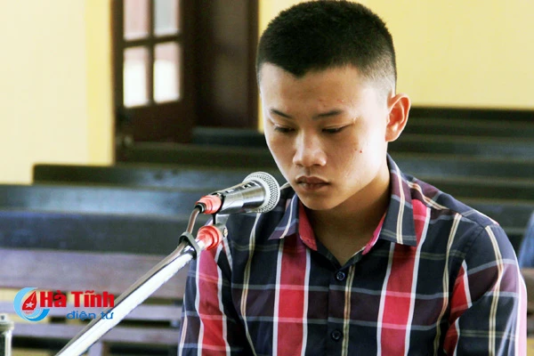 dung facebook lua chiem 38 trieu dong linh 30 thang tu treo