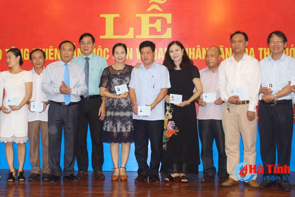 ha tinh tiep nhan phien ban moc ban ve dai thi hao nguyen du