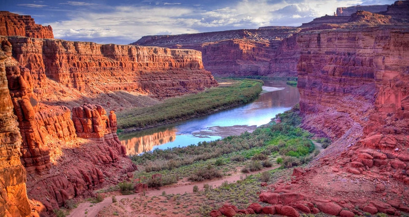 Vườn quốc gia Canyonlands, Utah: Tập hợp chủ yếu những phiến đá, mỏm đá lớn ở Canyolands của Utah, vườn quốc gia Canyonlands được ví như một kiệt tác điêu khắc của thiên nhiên. nhung diem den dep nhu thien duong ha gioi