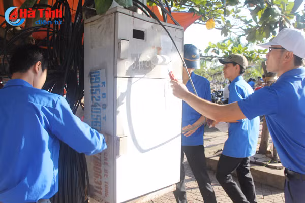 tuoi tre thanh sen ra quan lam dep tuyen duong van minh do thi