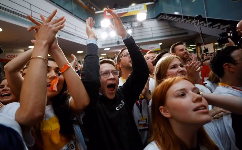 photo vui buon sau ket qua tong tuyen cu lien bang tai duc