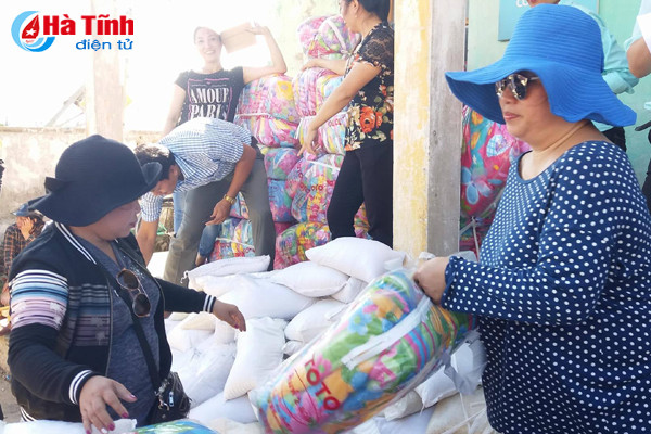 tieu thuong lao vuot 500 km sang chia se thiet hai voi nguoi dan ha tinh