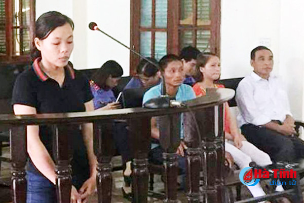 vo mua do roi chom tui xach dung tien va smartphone