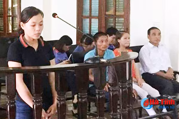 vo mua do roi chom tui xach dung tien va smartphone