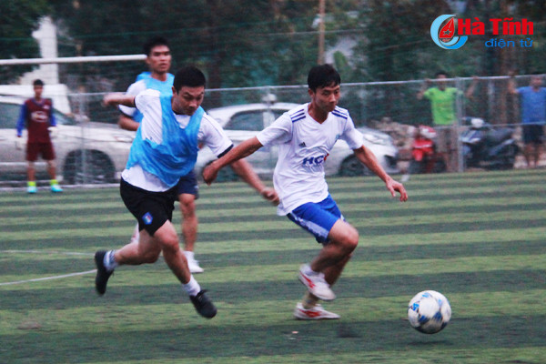 16 doi bong tranh tai cup phu quang 2017