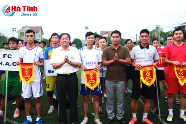 16 doi bong tranh tai cup phu quang 2017