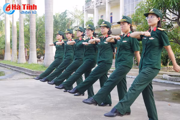 photo xem nhung bong hong quan doi ha tinh di dieu lenh mang sung tieu lien ak