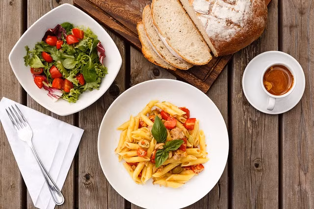 kham pha bua trua cua dan van phong tren khap the gioi