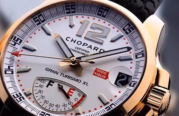 dong ho nao cung duoc cai dat thoi khac 10h10 va loi giai bi an khien ban bat ngo