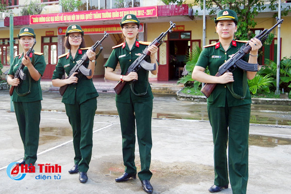 photo xem nhung bong hong quan doi ha tinh di dieu lenh mang sung tieu lien ak