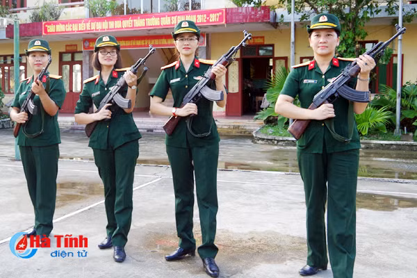 photo xem nhung bong hong quan doi ha tinh di dieu lenh mang sung tieu lien ak