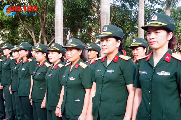 photo xem nhung bong hong quan doi ha tinh di dieu lenh mang sung tieu lien ak