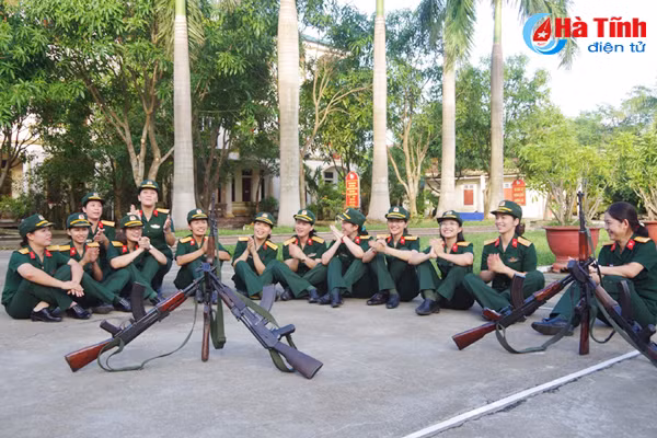 photo xem nhung bong hong quan doi ha tinh di dieu lenh mang sung tieu lien ak