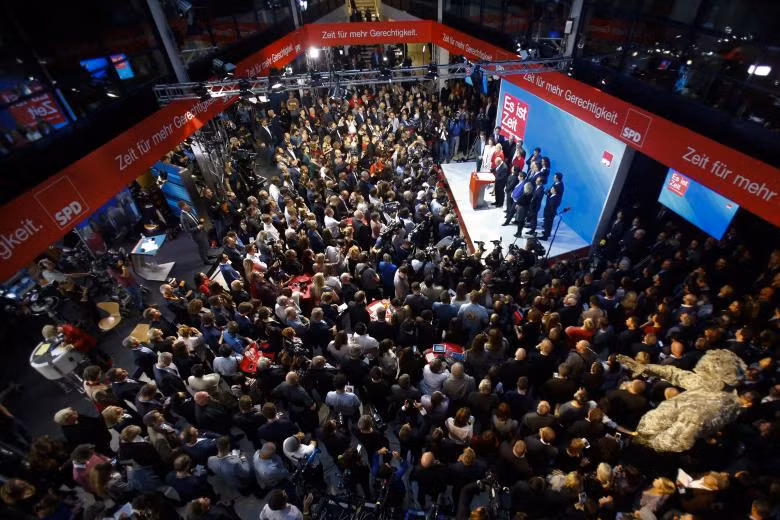 photo vui buon sau ket qua tong tuyen cu lien bang tai duc