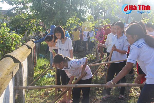 tuoi tre thanh sen ra quan lam dep tuyen duong van minh do thi