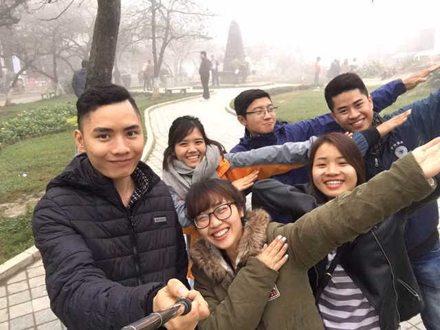 gioi tre noi tuc chui the da den muc bao dong