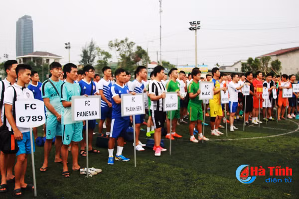 16 doi bong tranh tai cup phu quang 2017
