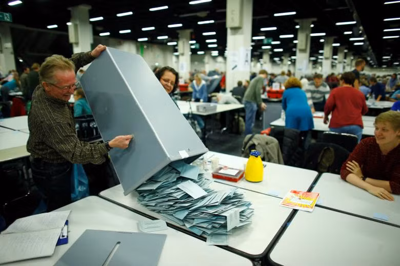 photo vui buon sau ket qua tong tuyen cu lien bang tai duc