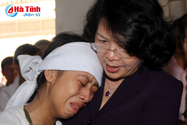 pho chu tich nuoc tham hoi gia dinh truong thon bi tu vong sau bao