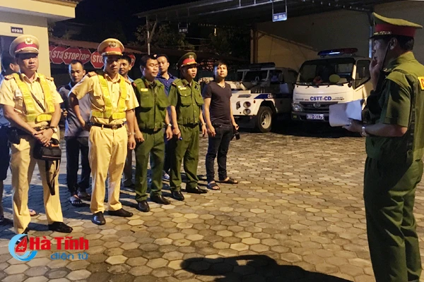 cong an tp ha tinh ra quan dep quan an via he sau 23h dem