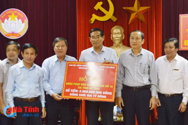them 2 15 ty ho tro nhan dan ha tinh khac phuc hau qua mua bao