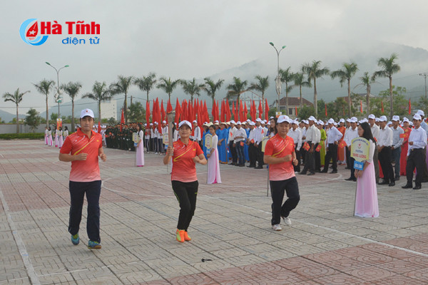 soi noi le khai mac dai hoi the duc the thao thi xa hong linh