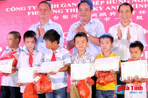 formosa trao 410 suat hoc bong cho hoc sinh ngheo vuot kho