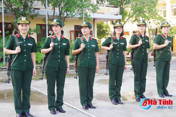 photo xem nhung bong hong quan doi ha tinh di dieu lenh mang sung tieu lien ak