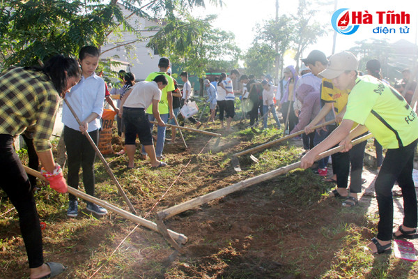 tuoi tre thanh sen ra quan lam dep tuyen duong van minh do thi