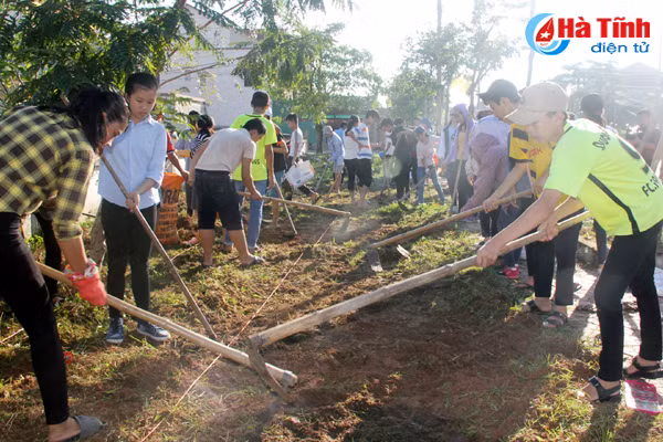 tuoi tre thanh sen ra quan lam dep tuyen duong van minh do thi