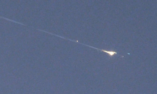 Các mảnh vụn rác thải trong vũ trụ có thể rơi xuống Trái Đất gây nguy hiểm. Ảnh: ABC News. hiem hoa khi rac vu tru quay lai tan pha trai dat