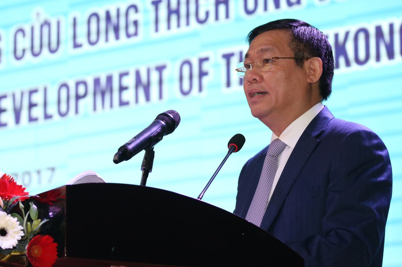 Phó Thủ tướng Vương Đình Huệ, Trưởng Ban Chỉ đạo Tây Nam Bộ phát biểu tại hội nghị. Ảnh: VGP/Xuân Tuyến phai doi moi manh me trong tu duy kien tao phat trien dbscl