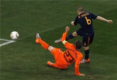Bàn thắng của Iniesta đã giúp Hà Lan tiến rất gần đến ngôi vô địch