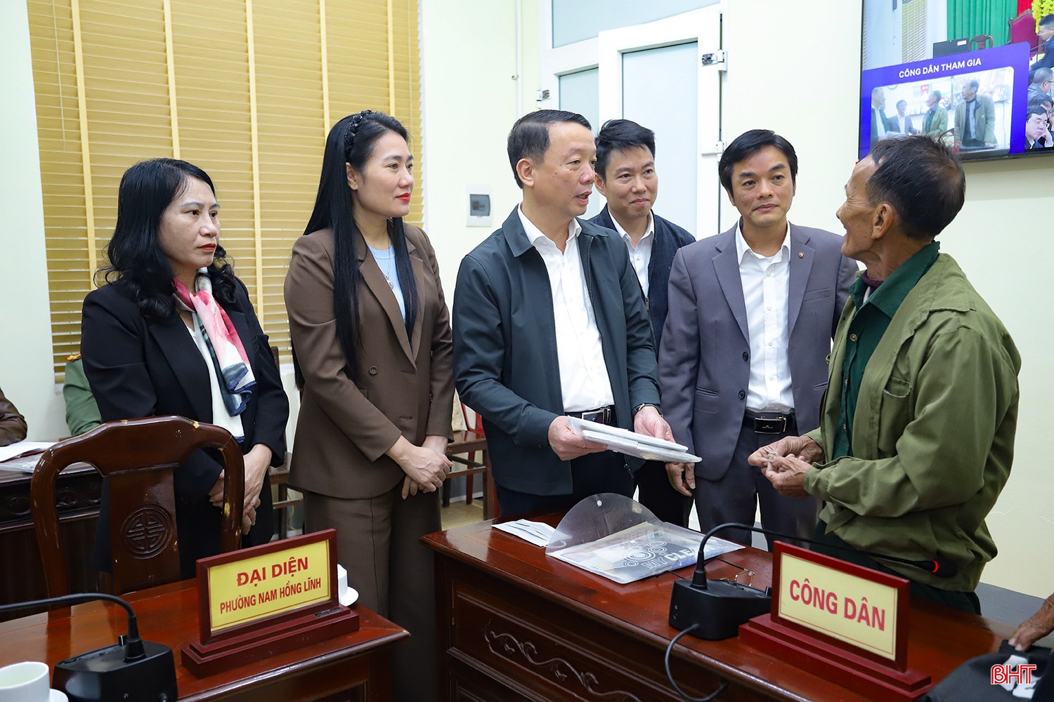bqbht_br_chu-tich-ubnd-tinh-phan-thien-dinh-tiep-cong-dan-dinh-ky-thang-12.jpg