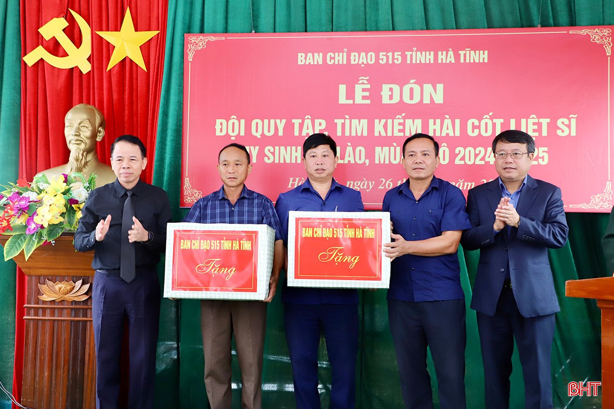 Phó Chủ tịch UBND tỉnh Dương Tất Thắng và lãnh đạo Sở Nội vụ... bqbht_br_img-9358-copy.jpg