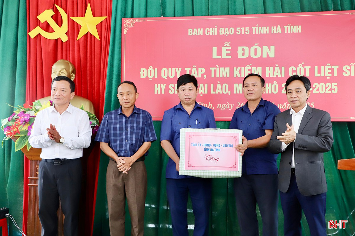 Phó Bí thư Thường trực Tỉnh ủy Trần Thế Dũng và Phó Chủ tịch HĐND tỉnh Trần Văn Kỳ... bqbht_br_img-9355-copy.jpg