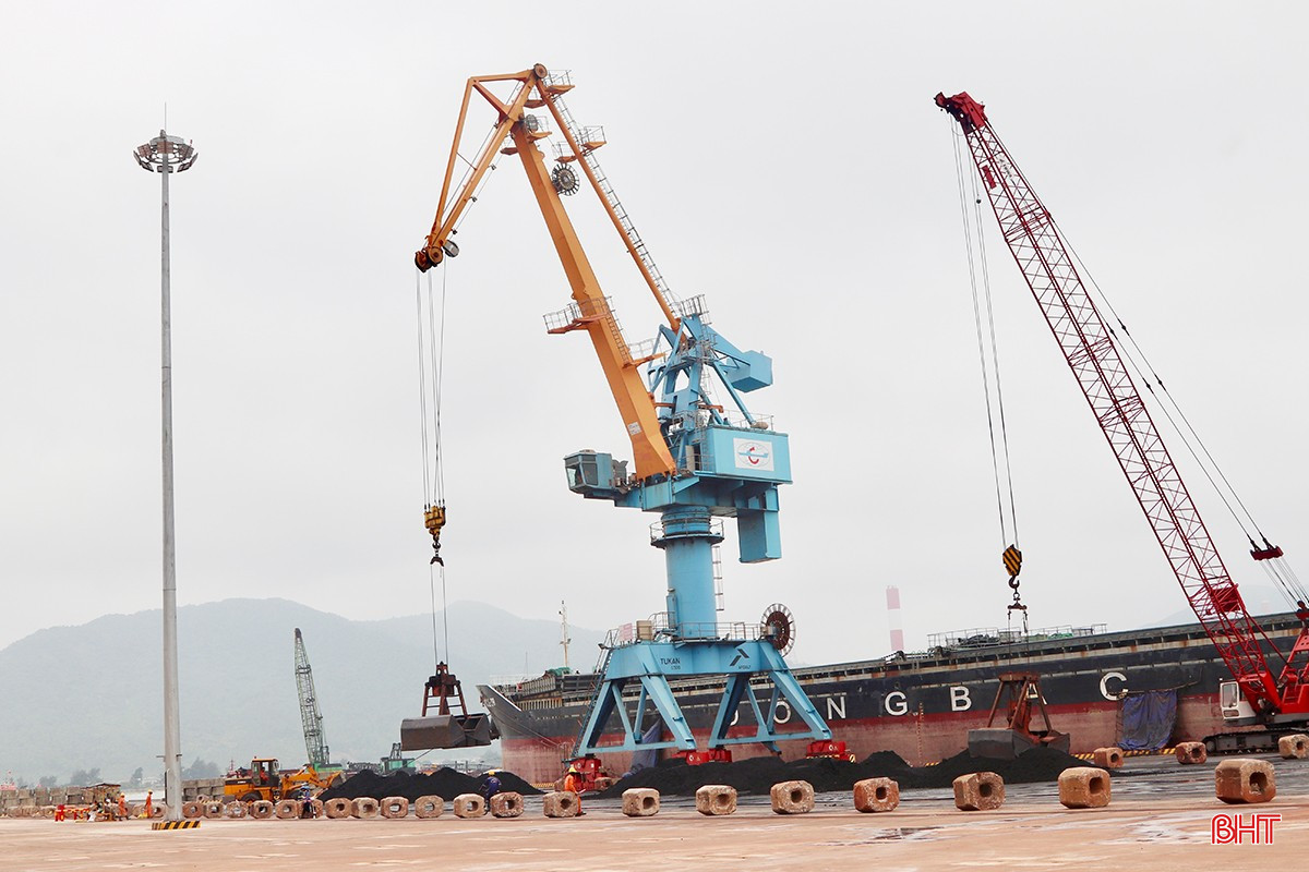 Công ty CP Cảng quốc tế Lào - Việt đang quản lý, khai thác 2 khu cảng chính là Cảng Vũng Áng (bao gồm bến số 1, 2, 3) và cảng Xuân Hải. bqbht_br_img-2326-copy.jpg