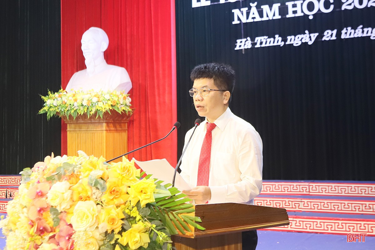 អនុប្រធាននាយកដ្ឋានអប់រំ និងបណ្តុះបណ្តាល Nguyen Hong Cuong បានរាយការណ៍អំពីលទ្ធផលនៃសិស្សពូកែក្នុងឆ្នាំសិក្សា ២០២៤-២០២៥។ bqbht_br_img-5895-copy.jpg