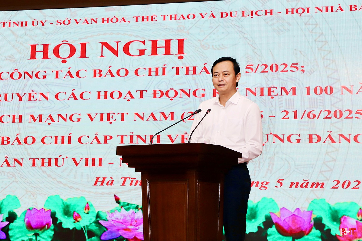 Trưởng ban Tuyên giáo và Dân vận Tỉnh ủy Hà Văn Hùng phát biểu chỉ đạo tại hội nghị. bqbht_br_img-9715-copy.jpg