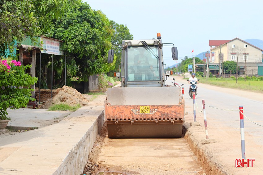 Thi công nền đường quốc lộ 8C đoạn qua xã Nam Phúc Thăng. bqbht_br_img-5597-copy.jpg