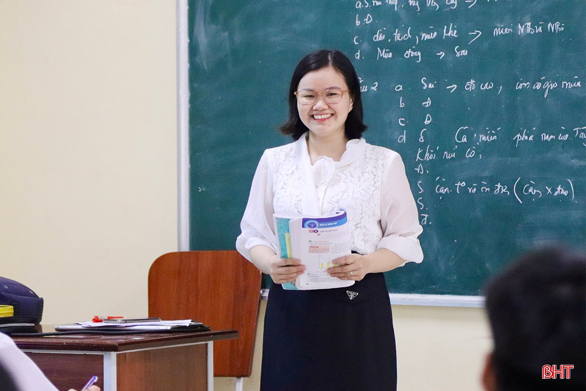 Cô Nguyễn Thị Châu Thanh - Giáo viên môn Địa lý luôn nỗ lực đổi mới phương pháp giảng dạy nhằm giúp học sinh tiếp thu bài tốt hơn. bqbht_br_img-6627-copy.jpg