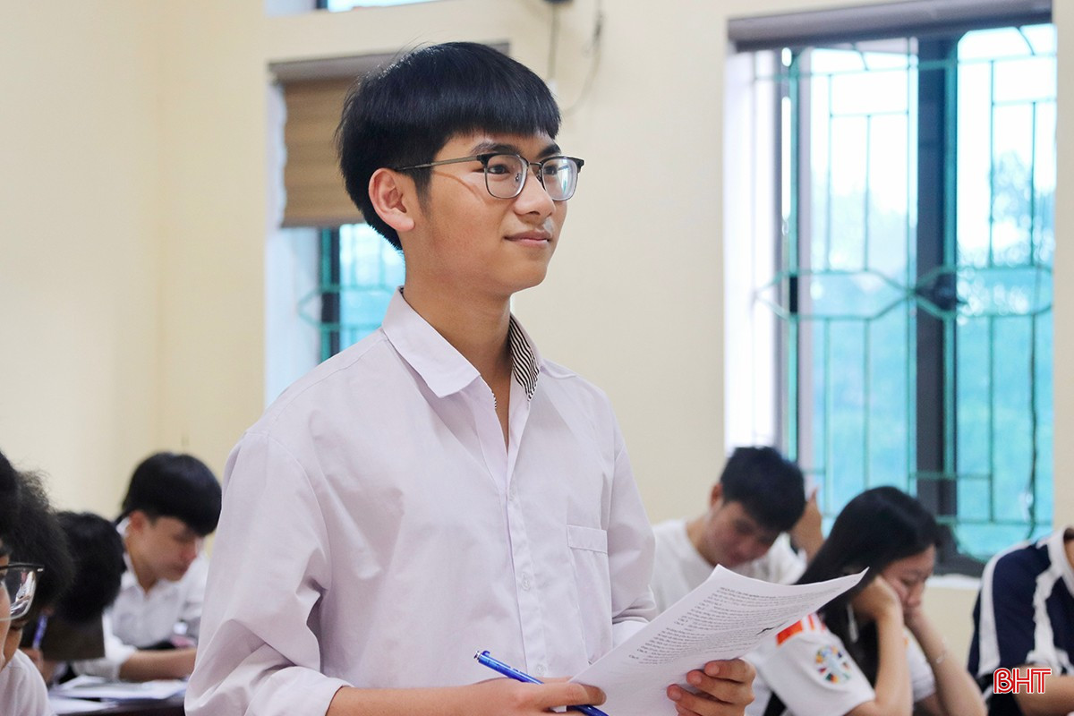 Em Nguyễn Trường Vũ - thủ khoa môn Vật lý tại Kỳ thi học sinh giỏi tỉnh lớp 12. bqbht_br_img-6641-copy.jpg