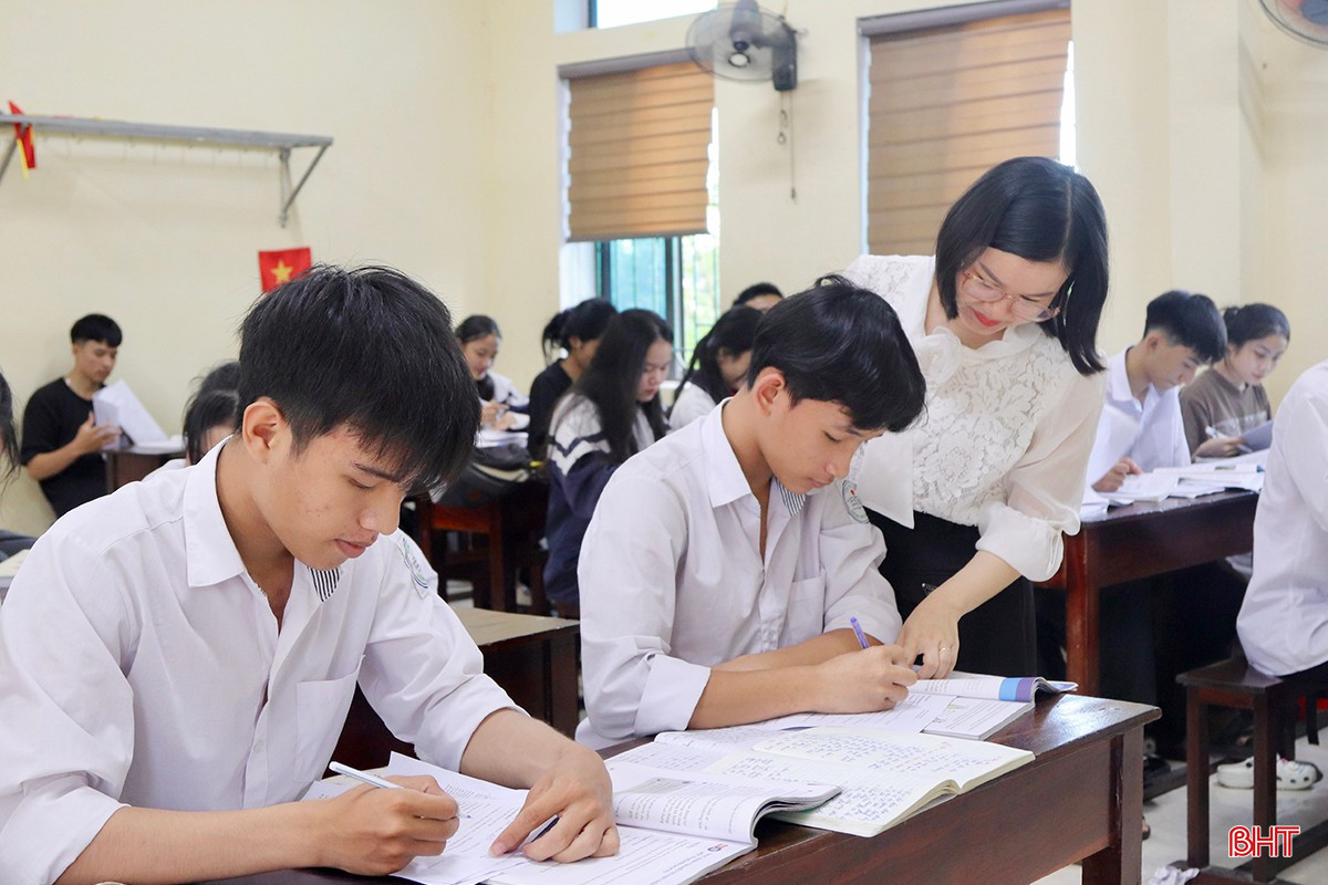 Chất lượng dạy và học tại Trường THPT Cẩm Bình không ngừng được nâng cao. bqbht_br_img-6623-copy.jpg