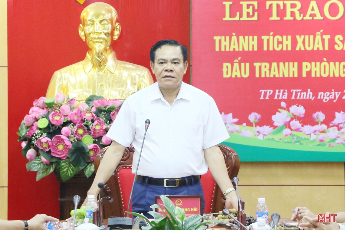 Khen thưởng Công an TP. Hà Tĩnh đạt thành tích xuất sắc trong đấu tranh phòng chống tội phạm