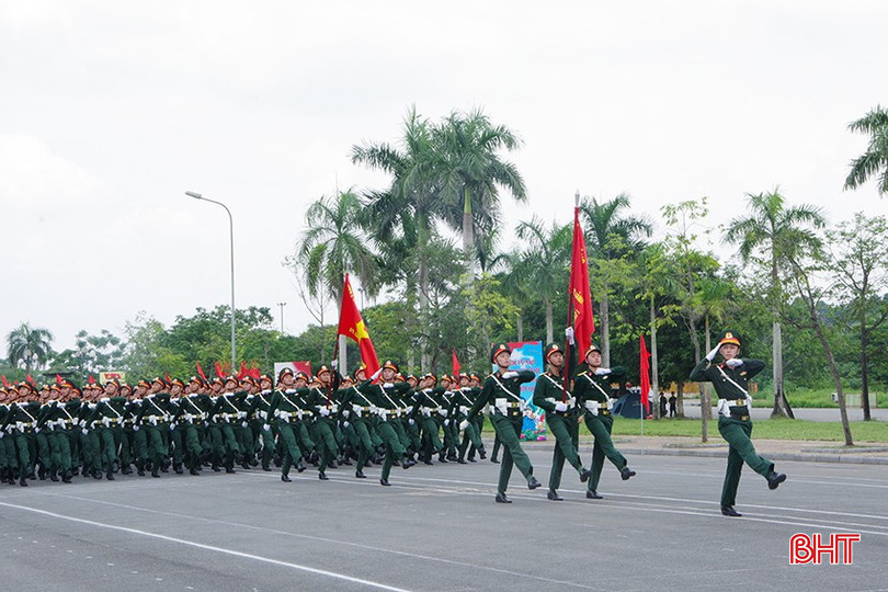 LLVT Quân khu 4 có hơn 700 cán bộ, chiến sỹ tham gia luyện tập phục vụ diễu binh, diễu hành dịp 2/9. bqbht_br_1-1.jpg