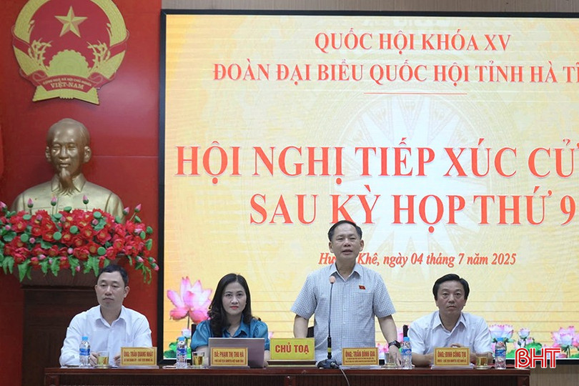 Đồng chí Trần Đình Gia – Phó Trưởng đoàn Phụ trách Đoàn Đại biểu Quốc hội tỉnh phát biểu tiếp thu, giải trình và thông tin một số vấn đề cử tri quan tâm. bqbht_br_z6771794429898-6254b22841185177890d005c0431a25e-5476.jpg