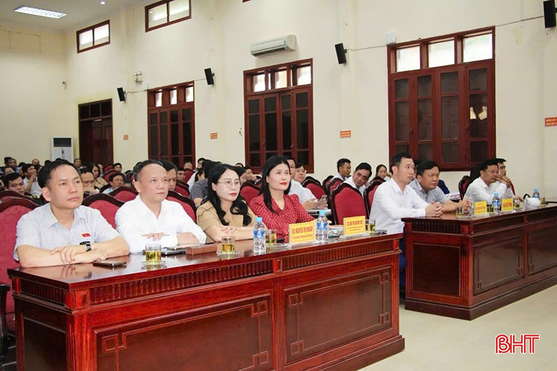 Đại biểu dự hội nghị tại xã Hương Khê vào chiều 4/7. bqbht_br_z6771791253227-6cb1c5c8d694c830f3eb4c39edbb465e.jpg